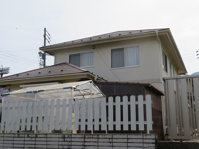 上伊那郡宮田村：住宅メンテナンスのために訪れた現場調査時の建物と外構フェンス
