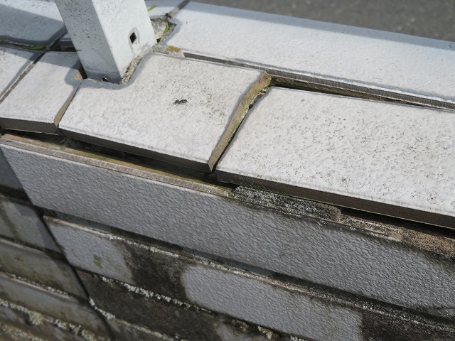 上伊那郡宮田村：ブロック塀の仕上げタイルの剥離