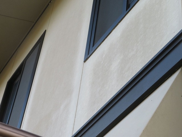 外壁塗装前の外壁カビやコケ