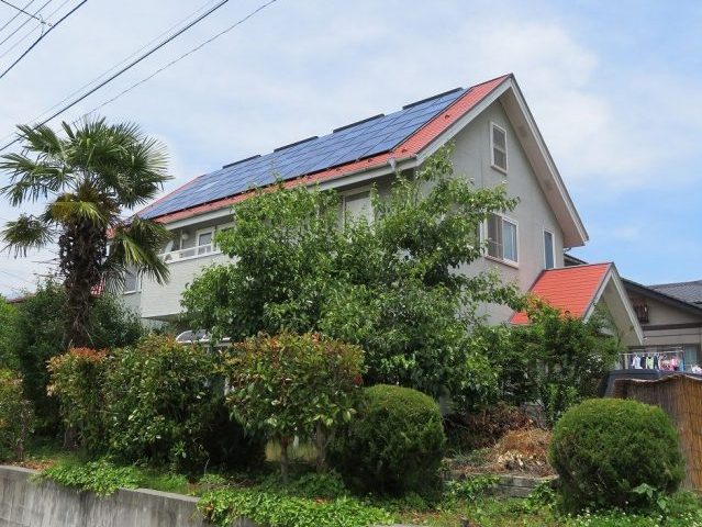 太陽光パネルのある住宅の外壁塗装現場調査