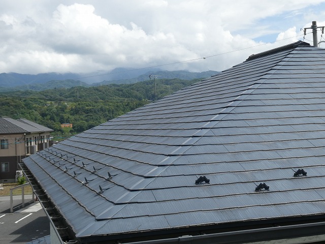 飯田市：コロニアル屋根の塗膜剥がれがある寄棟の住宅
