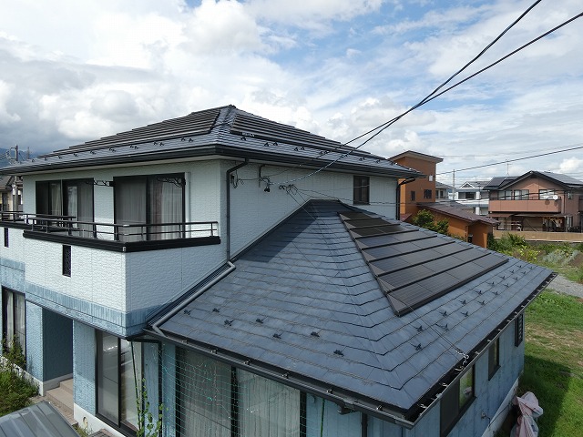 飯田市：コロニアル屋根の劣化状況を確認した現場調査