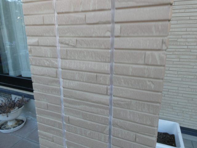 飯田市O邸_痩せたコーキング材