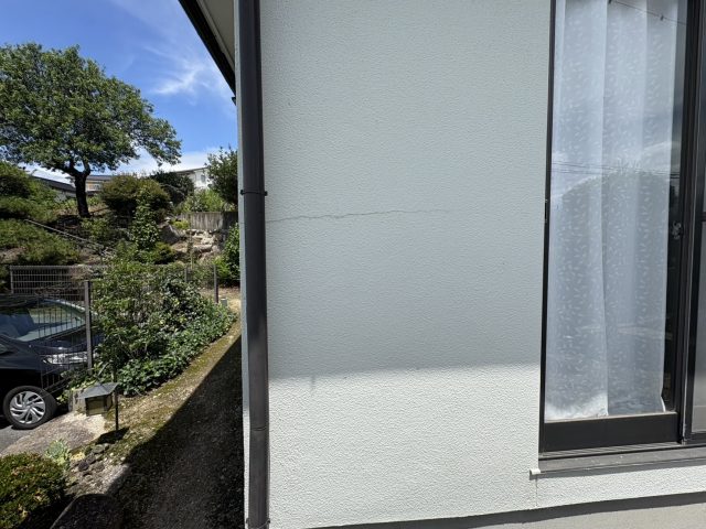 高森町N邸_外壁の横方向へのクラック