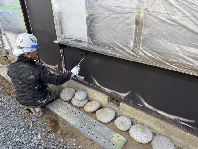 飯田市I邸_砂壁-中塗りする職人