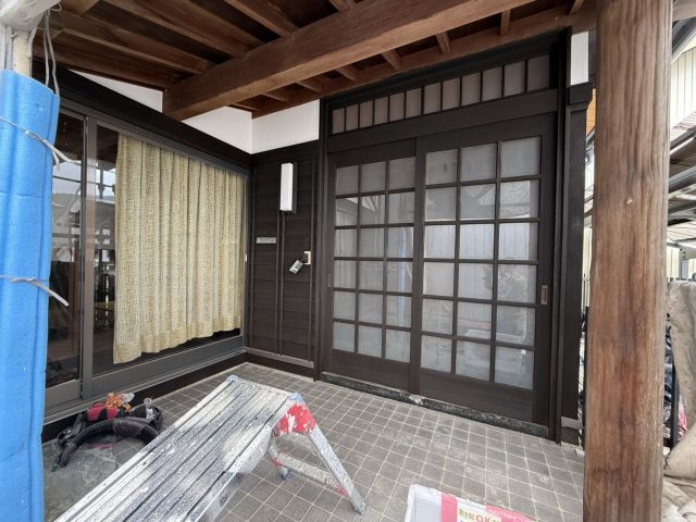 伊那市M邸_玄関の木部塗装