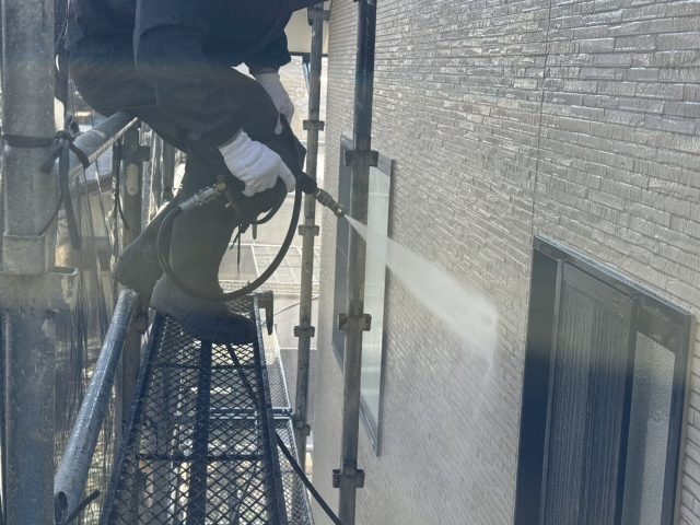 飯田市O邸_外壁洗浄のついでにサッシも洗います