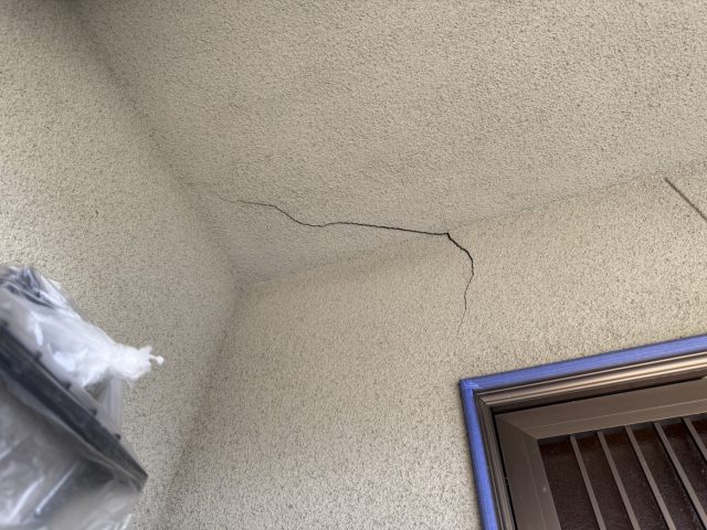 豊丘村S邸_施工前の玄関付近のクラック