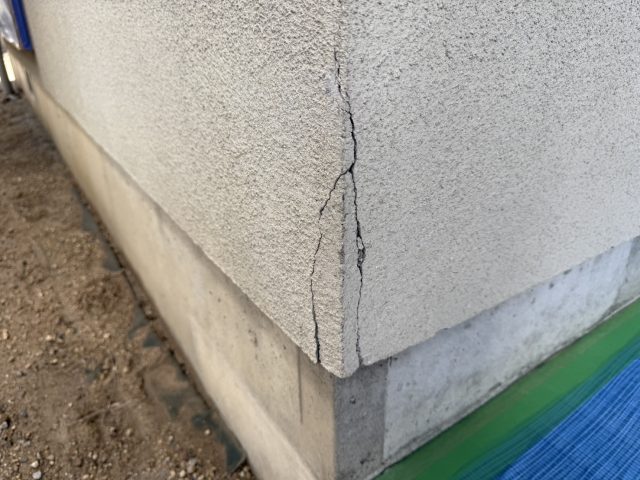 豊丘村S邸_施工前の角のクラック