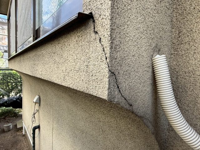 豊丘村S邸_サッシ下クラック補修前