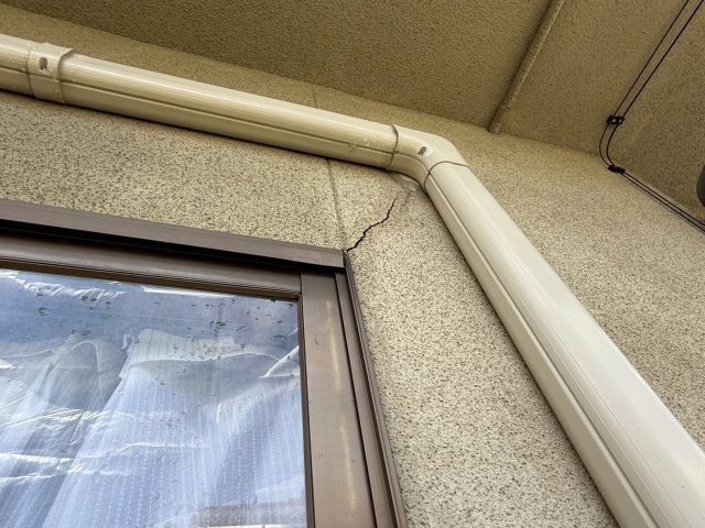 豊丘村S邸_サッシ上クラック補修前