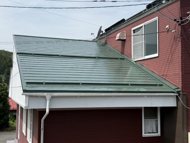 木曽町秋桜さま_屋根上塗り完了
