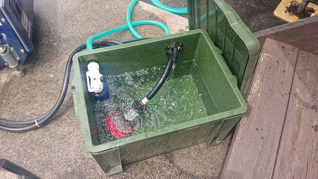 上伊那郡飯島町：高圧洗浄で使用する水をためる入れ物
