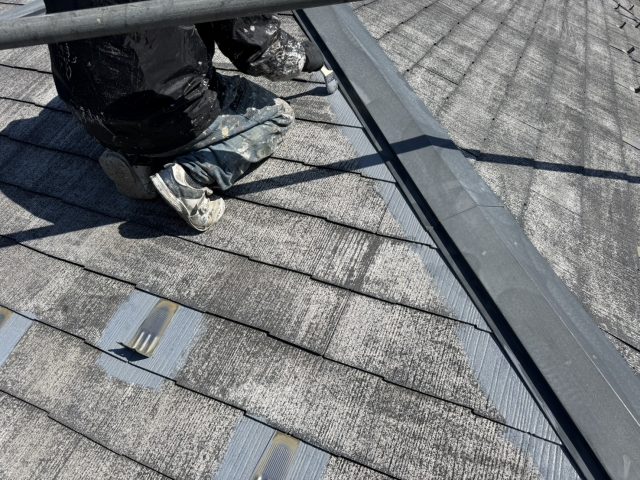 駒ヶ根市I邸_屋根下塗り-ダメ込み