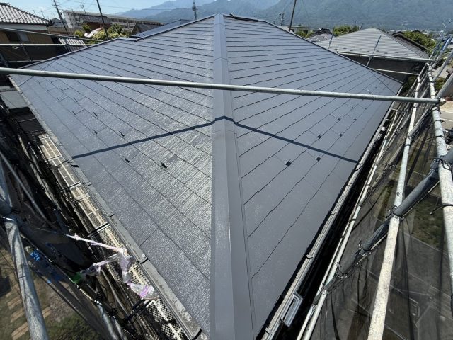 駒ヶ根市I邸_上塗りが完成した屋根