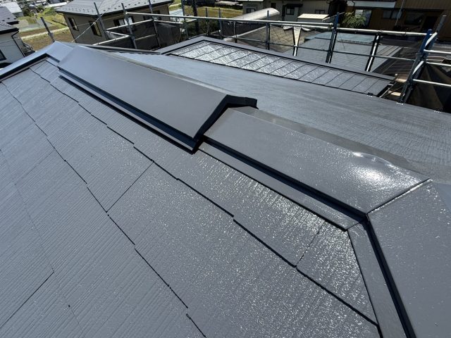 駒ヶ根市I邸_屋根-上塗り完成後の棟