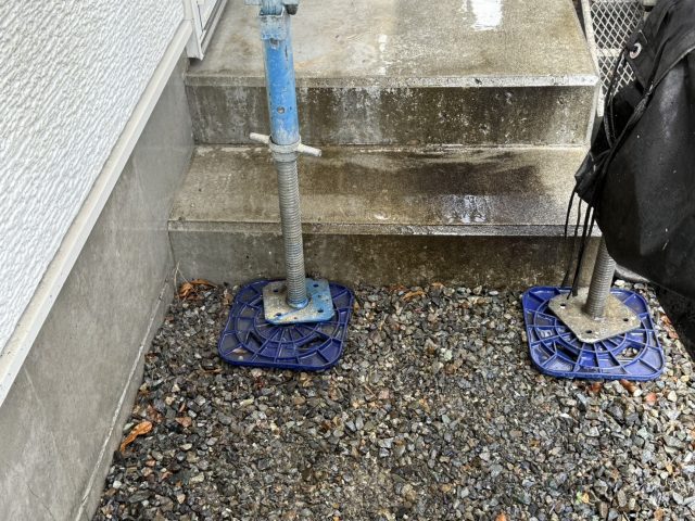 駒ヶ根市_勝手口階段洗浄前