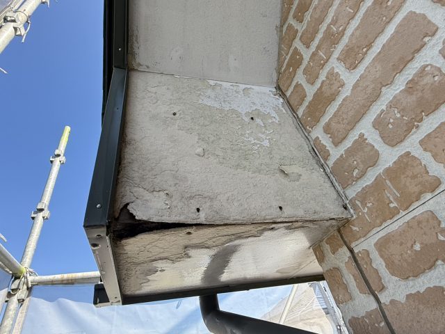 伊那市K邸_隙間ができている軒天