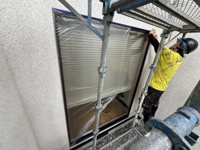 伊那市K邸_養生作業をする職人