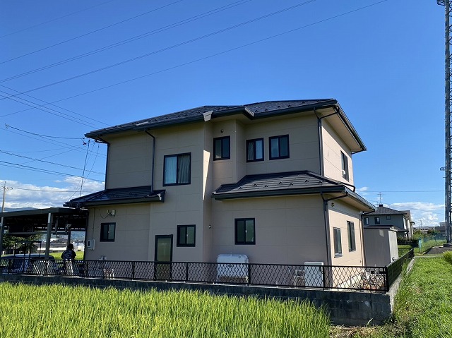 上伊那郡宮田村：高機能な屋根用フッ素塗料で金属屋根と塗装した住宅