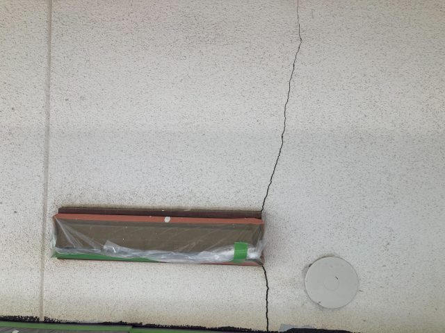 飯田市N邸_クラック箇所施工前