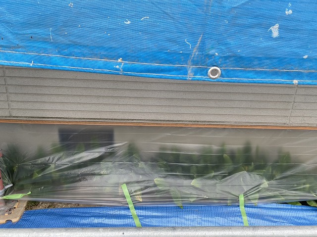 上伊那郡宮田村：外壁塗装工事で住宅の基礎や植栽などに養生