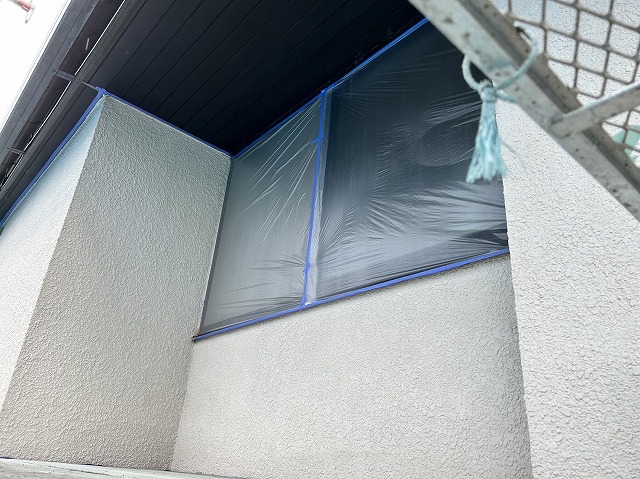 伊那市：外壁塗装工事で窓サッシにマスカー養生