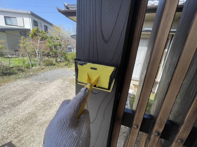 豊丘村Y邸_玄関柱塗装