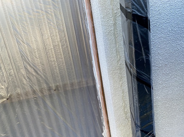 駒ヶ根市：モルタル外壁塗装工事の前に行ったひび割れ補修の状況