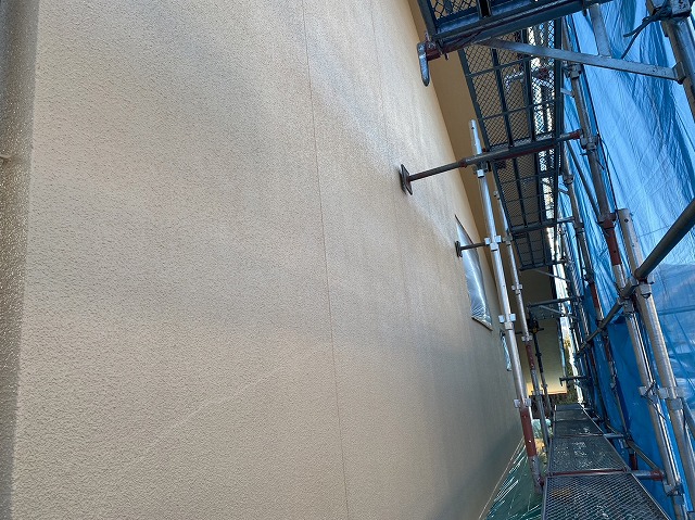 駒ヶ根市：リシン吹き付けをしたモルタル外壁への塗装メンテナンス