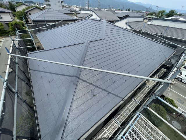 駒ヶ根市I邸_屋根中塗り完了