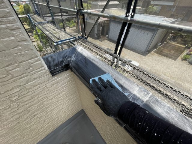 駒ヶ根市I邸_ベランダの笠木塗装前にケレン