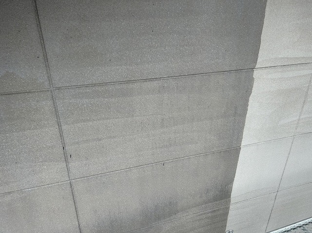 飯田市：外壁塗り替え工事の2回目の下塗り状況