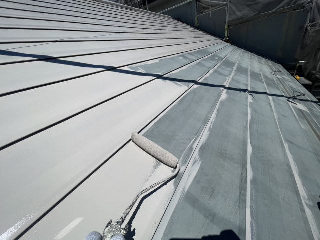 伊那市K邸_広い面はローラーで塗装