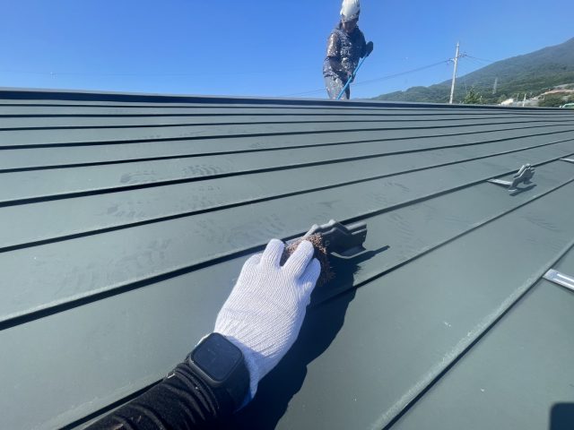 伊那市K邸_屋根のケレン作業