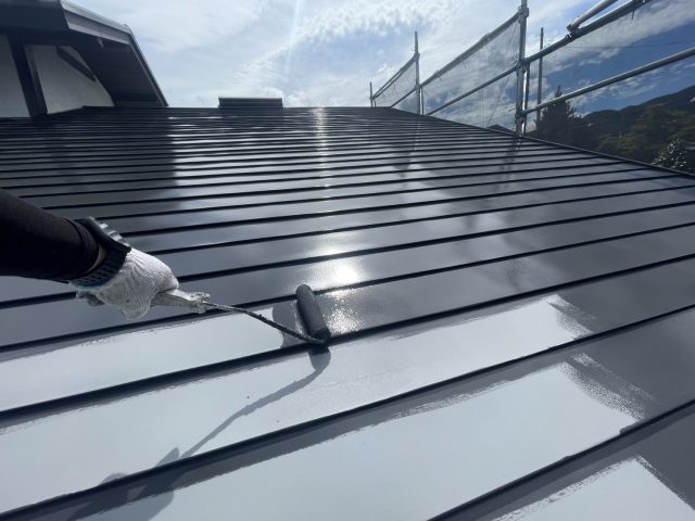 伊那市K邸_ローラーで中塗り