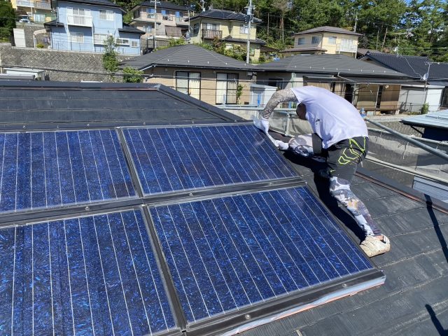 飯田市の外壁屋根塗装工事ですが、まず屋根の塗装から始めます