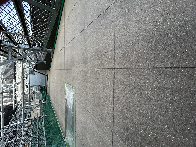 飯田市：外壁塗り替え工事の1回目の下塗り塗装