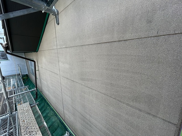 飯田市：ALC外壁をシーラーで下塗り施工