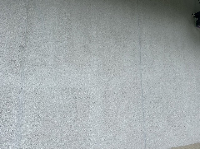 下伊那郡部：モルタル仕上げの外壁塗装下塗り完了状況