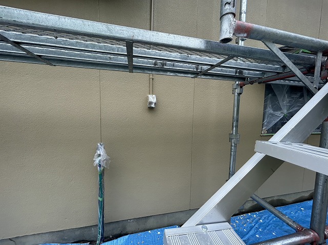下伊那郡部：モルタル外壁に低汚染塗料で中塗り施工