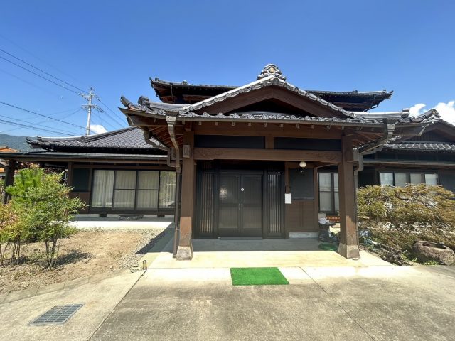 飯田市：木部塗装が完了した威厳を感じる日本家屋