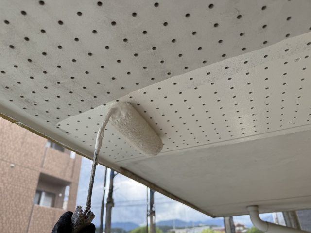 飯田市S邸_軒天塗装1回目