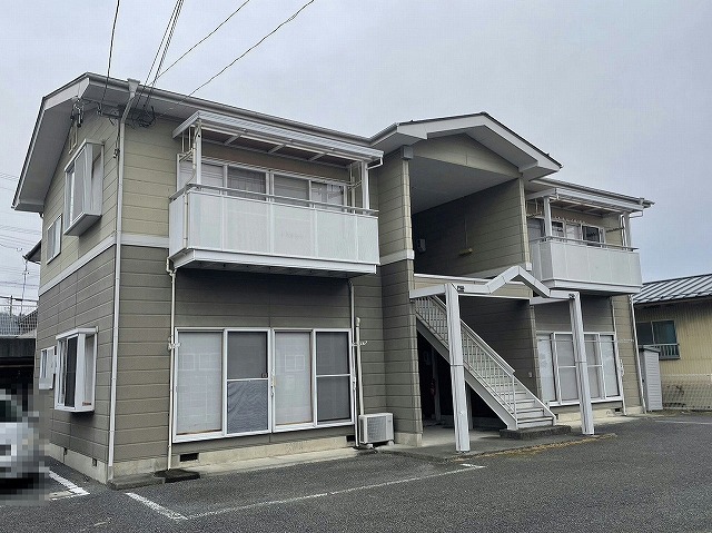 飯田市：アパートの外壁と屋根の塗装を行うための現場調査時の全景