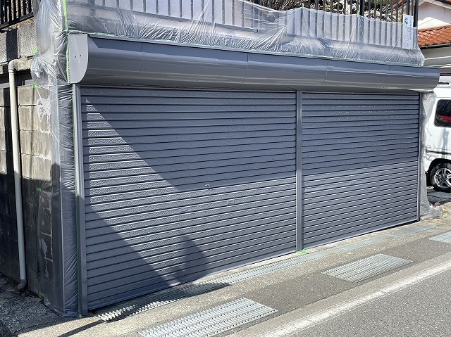 飯田市にて損傷が著しいアパート外壁の下地補修とオーナー様宅のシャッター塗装