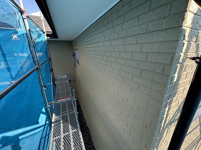 飯田市：外壁塗装の上塗りが完成した2階の状況