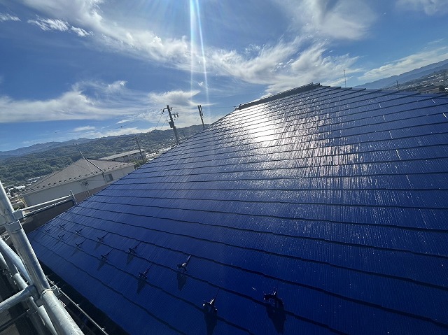 飯田市：コロニアル屋根に無機塗料による塗装工事が完成