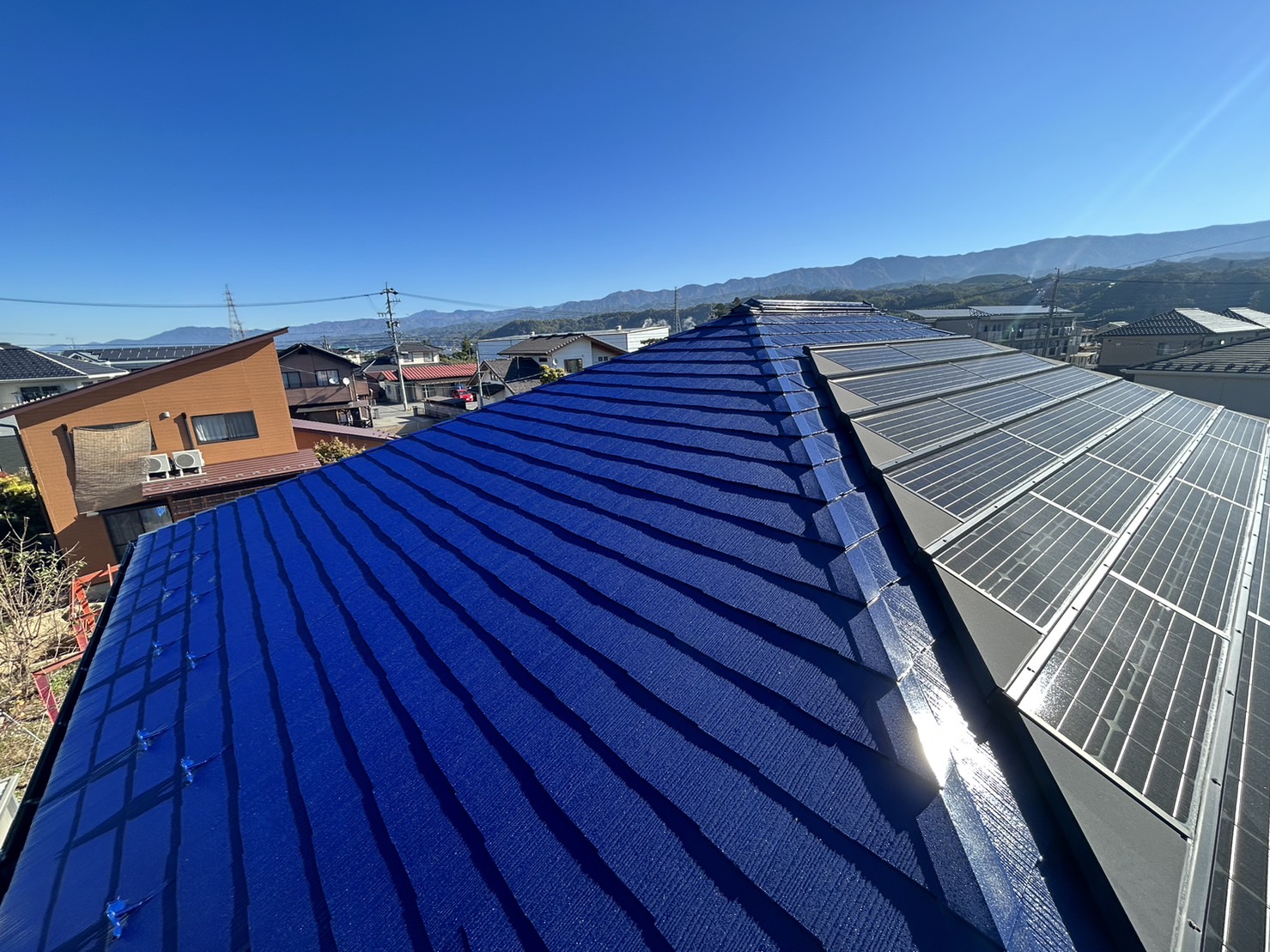 飯田市：太陽光パネルを設置したまま屋根塗装メンテナンス