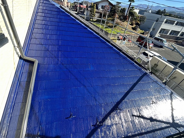 飯田市：下屋根にラピスラズリという鮮やかで深い青色で塗装