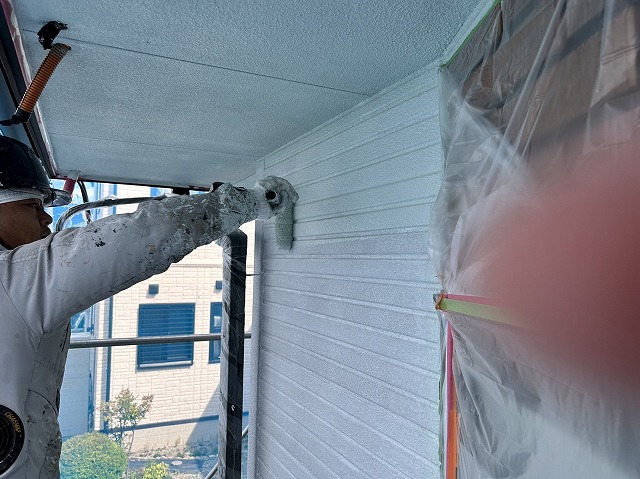 上伊那郡宮田村：ALC外壁にフッ素塗料を用いて塗装を行う塗装工